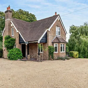  Holiday home Throop House -